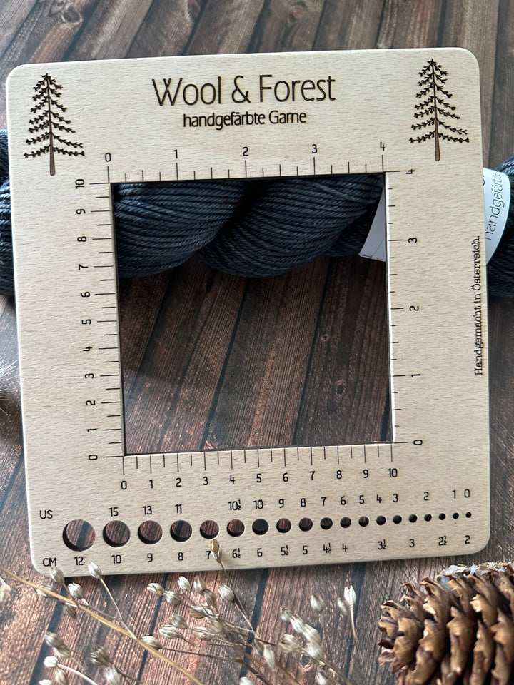 Stitch sample ruler/gauge